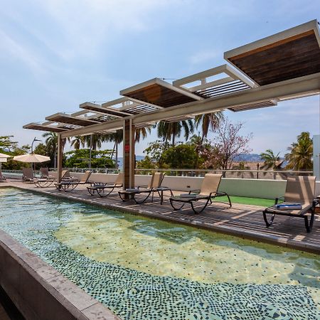 Ramada By Wyndham Acapulco Hotel & Suites Exterior photo