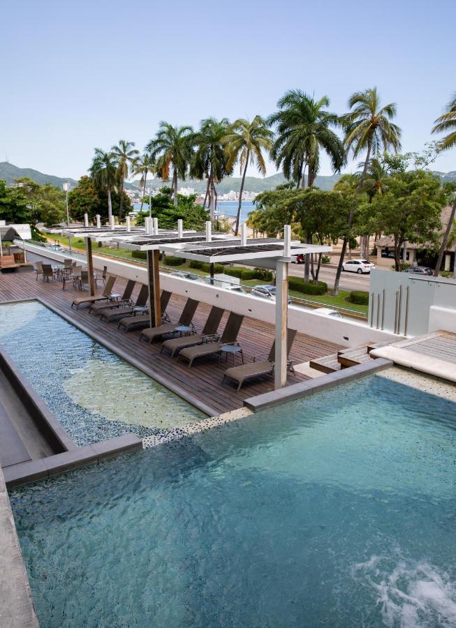 Ramada By Wyndham Acapulco Hotel & Suites Exterior photo