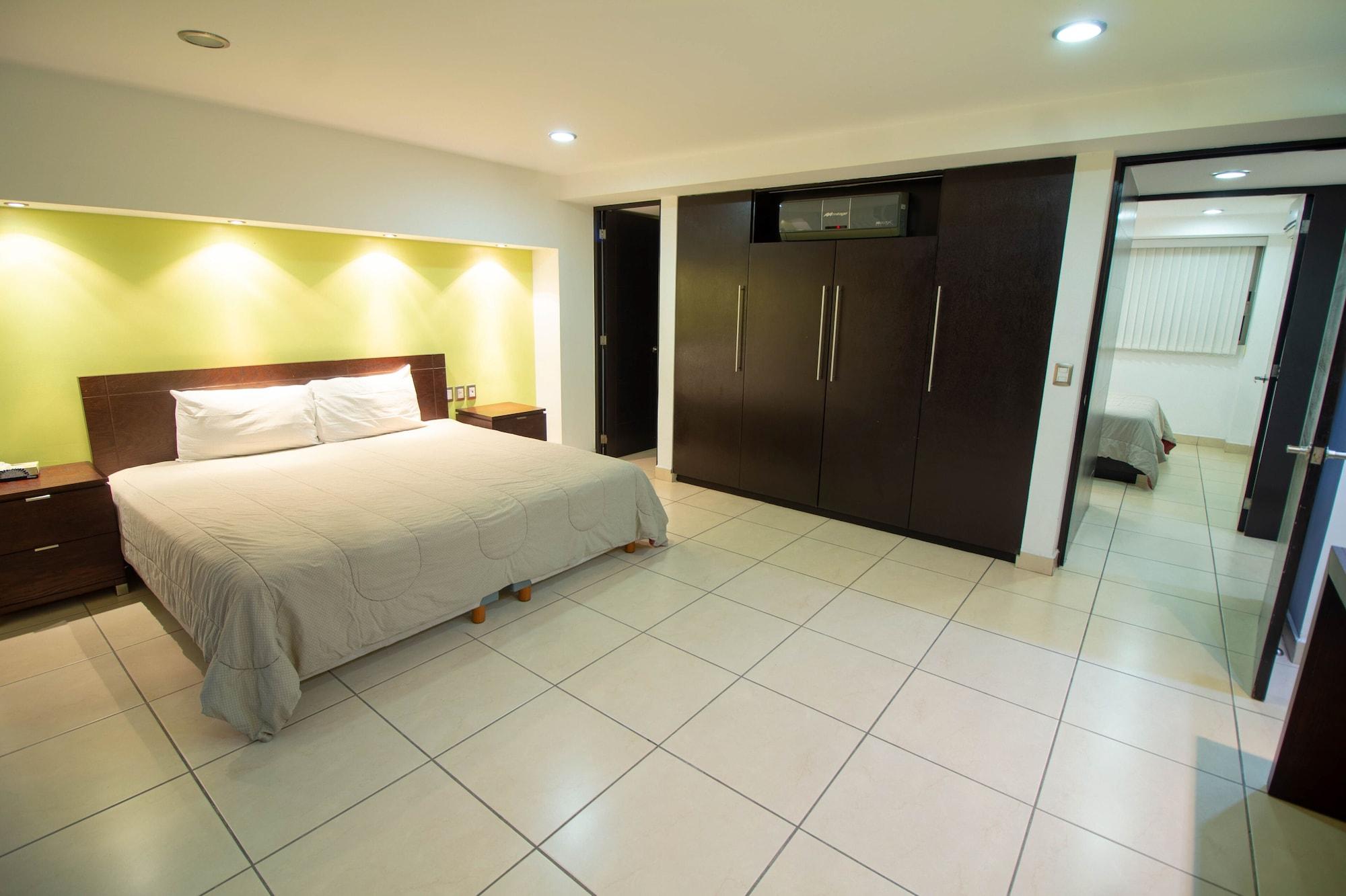 Ramada By Wyndham Acapulco Hotel & Suites Exterior photo