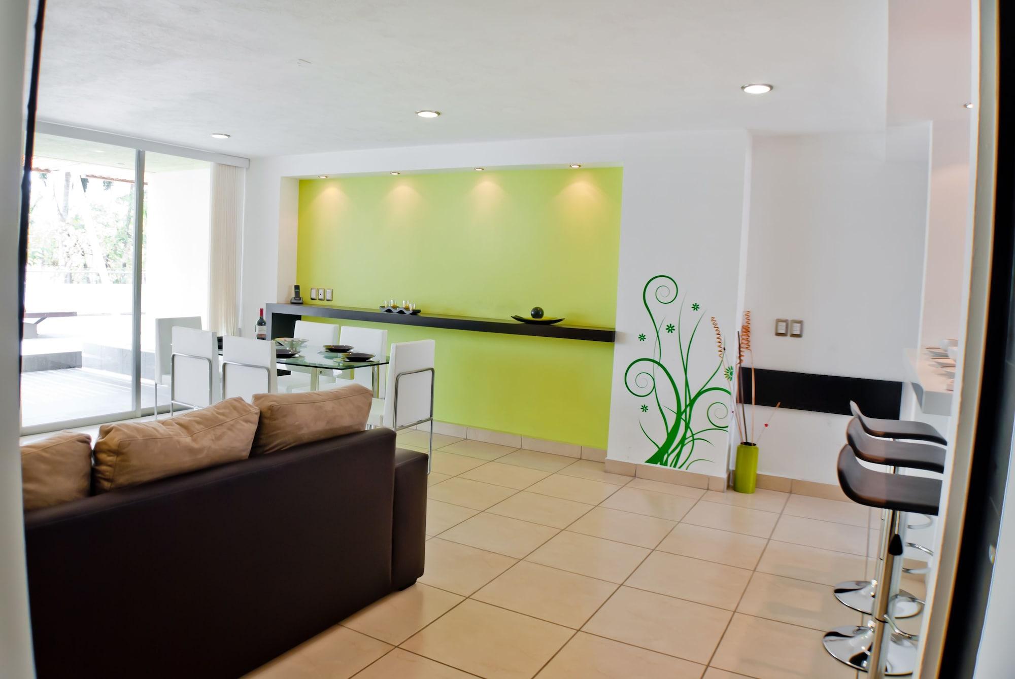 Ramada By Wyndham Acapulco Hotel & Suites Exterior photo