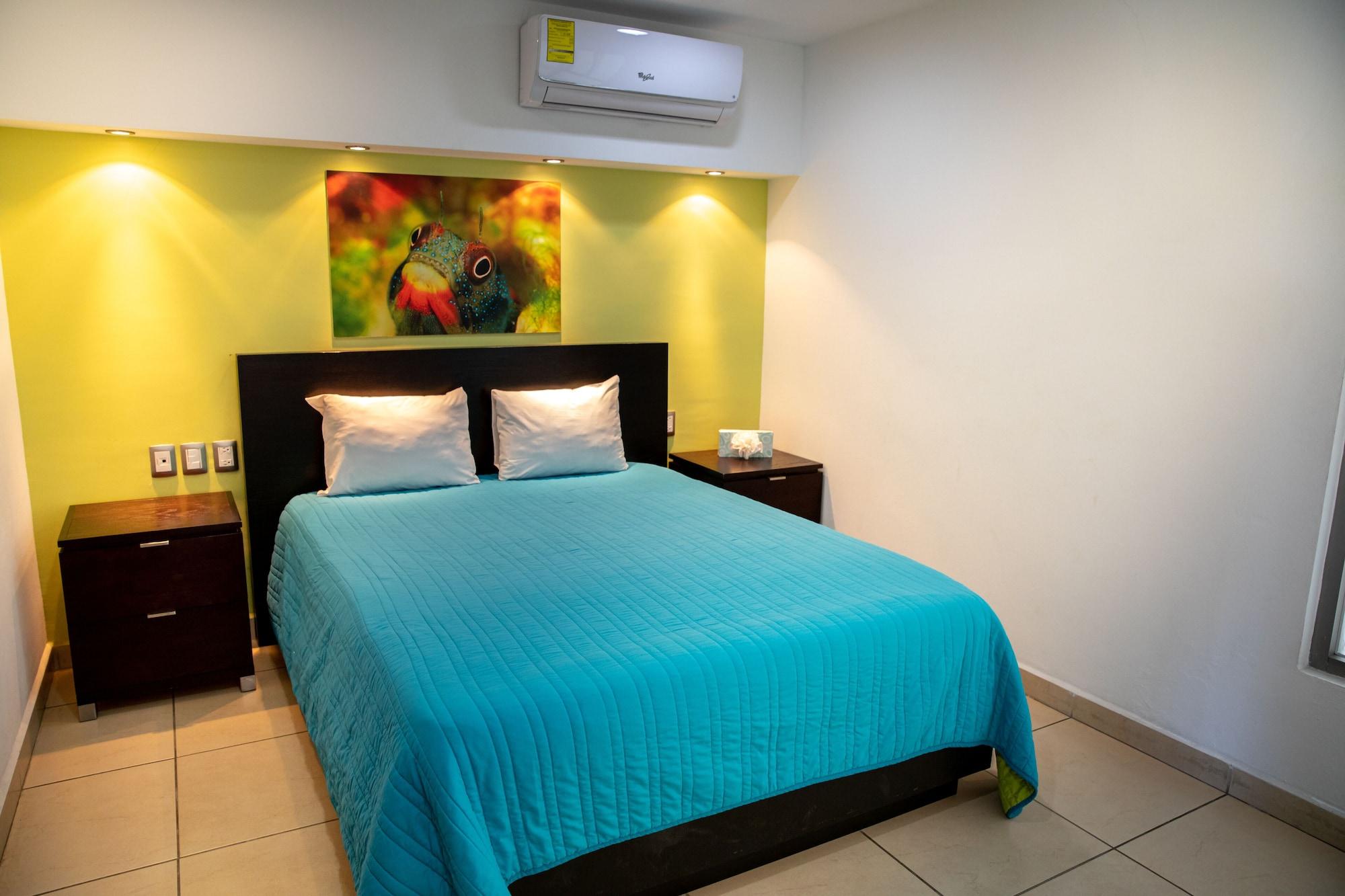 Ramada By Wyndham Acapulco Hotel & Suites Exterior photo