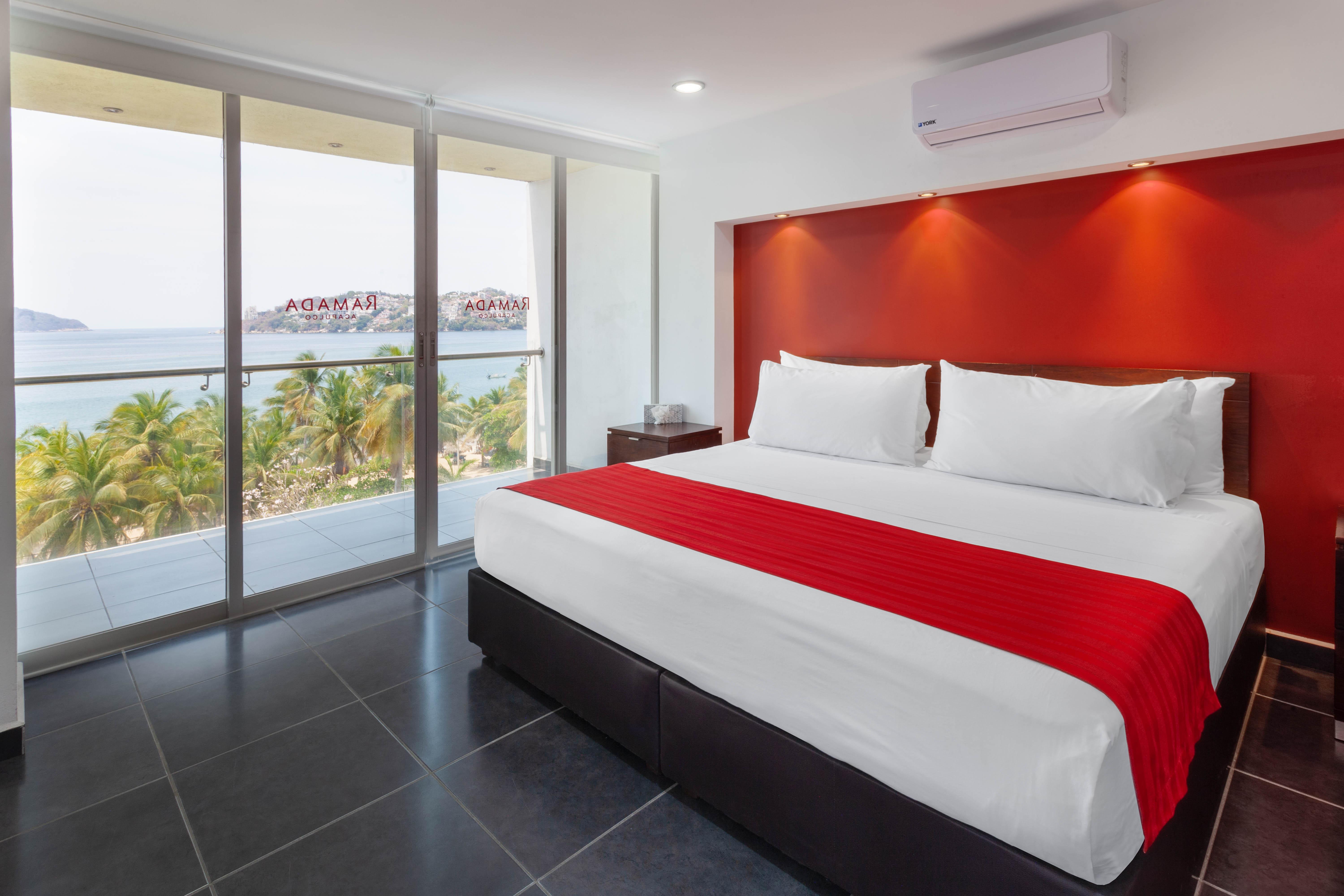 Ramada By Wyndham Acapulco Hotel & Suites Exterior photo