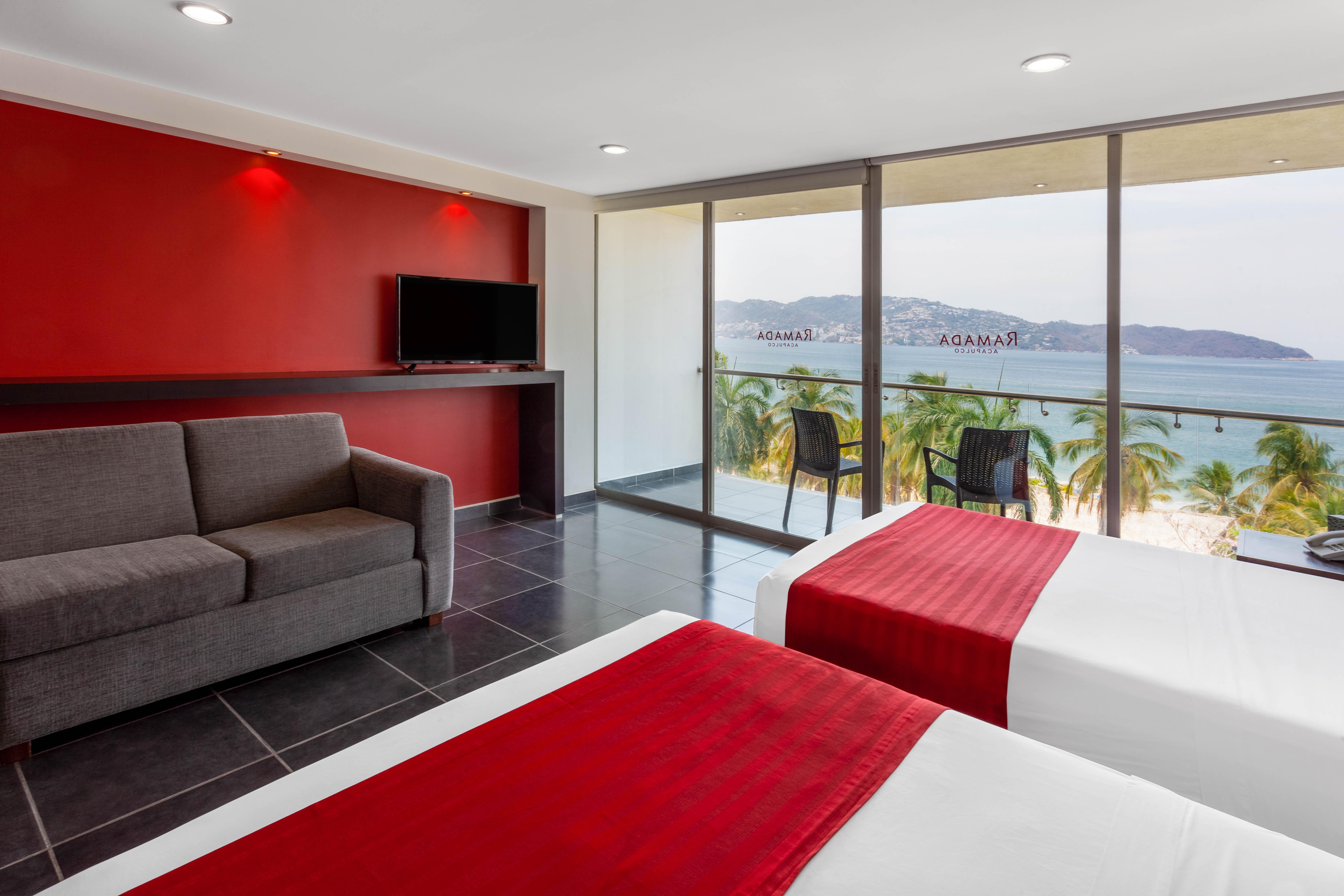Ramada By Wyndham Acapulco Hotel & Suites Exterior photo