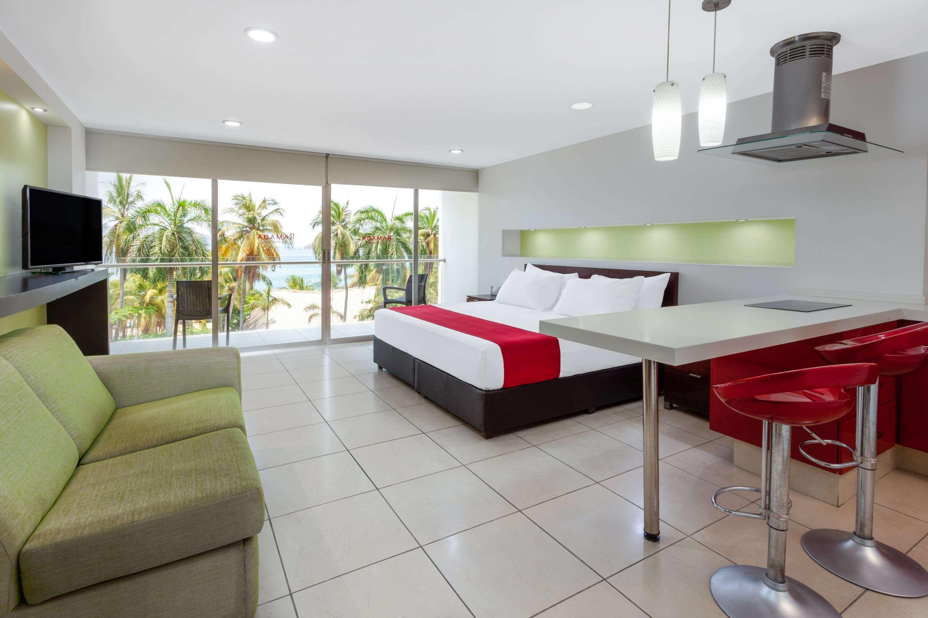 Ramada By Wyndham Acapulco Hotel & Suites Exterior photo