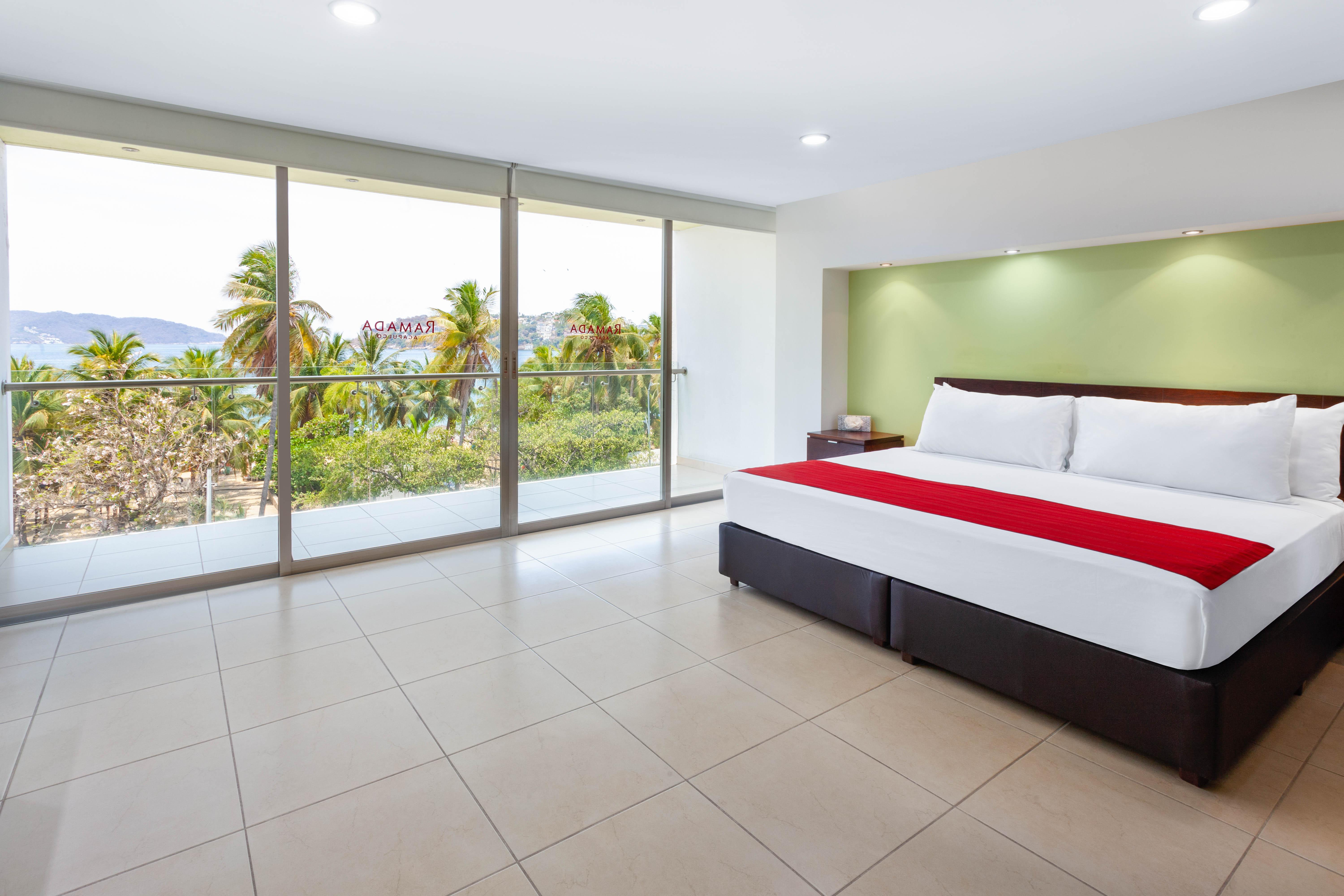 Ramada By Wyndham Acapulco Hotel & Suites Exterior photo
