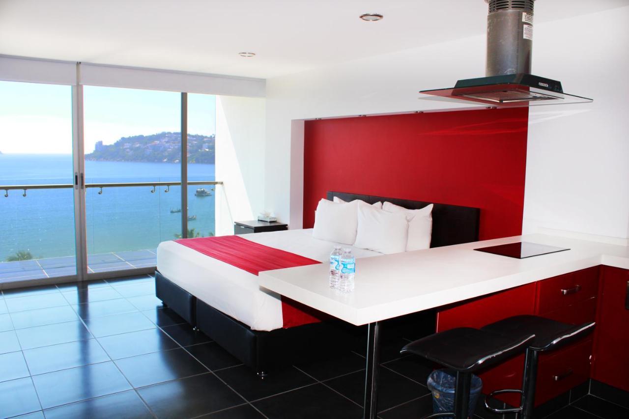 Ramada By Wyndham Acapulco Hotel & Suites Exterior photo