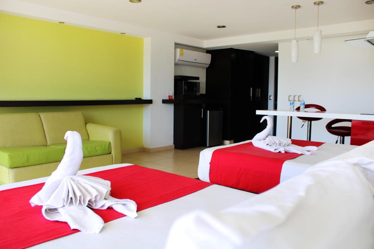 Ramada By Wyndham Acapulco Hotel & Suites Exterior photo