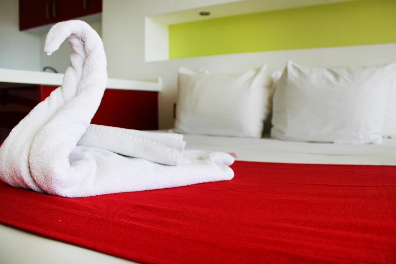 Ramada By Wyndham Acapulco Hotel & Suites Exterior photo