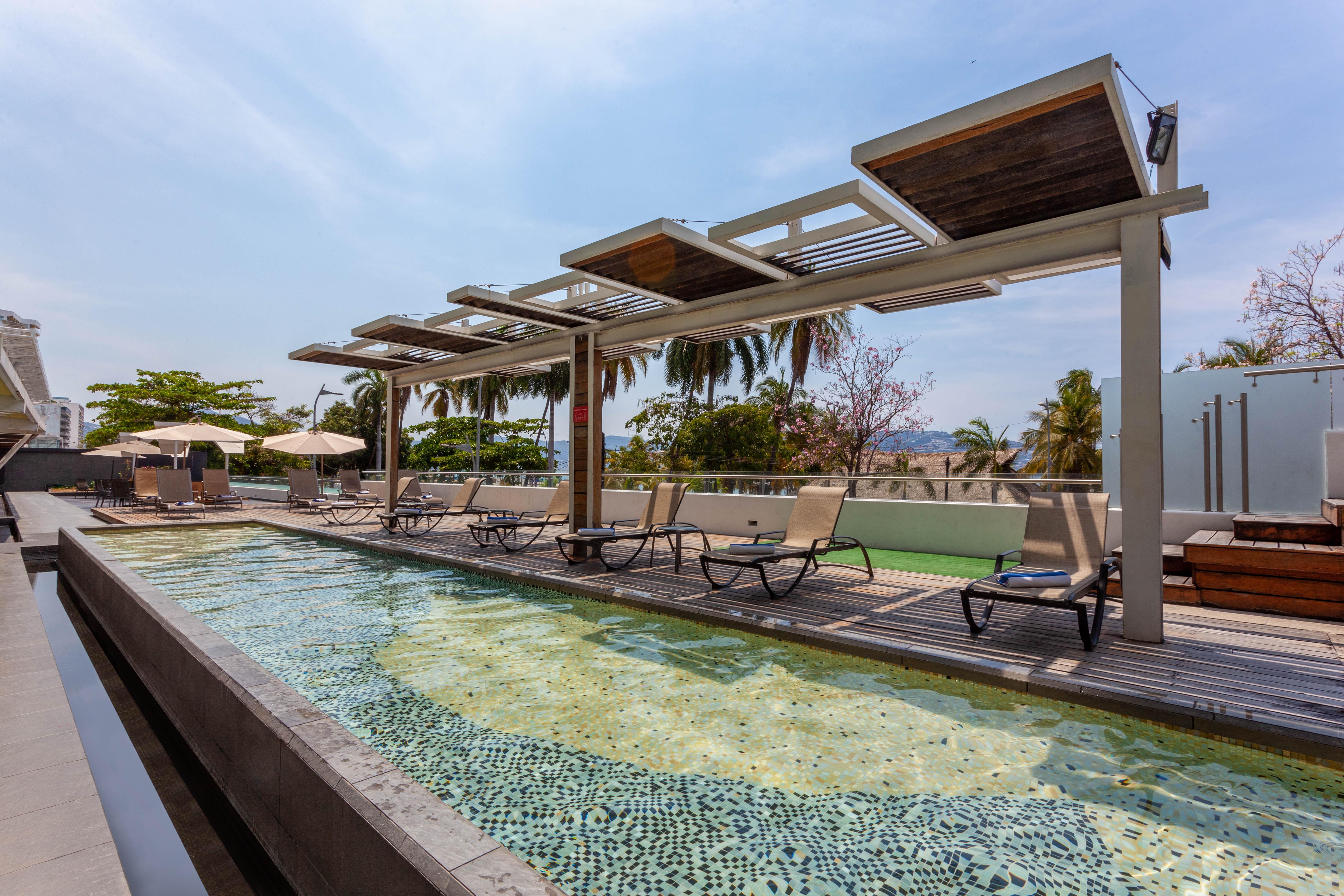 Ramada By Wyndham Acapulco Hotel & Suites Exterior photo