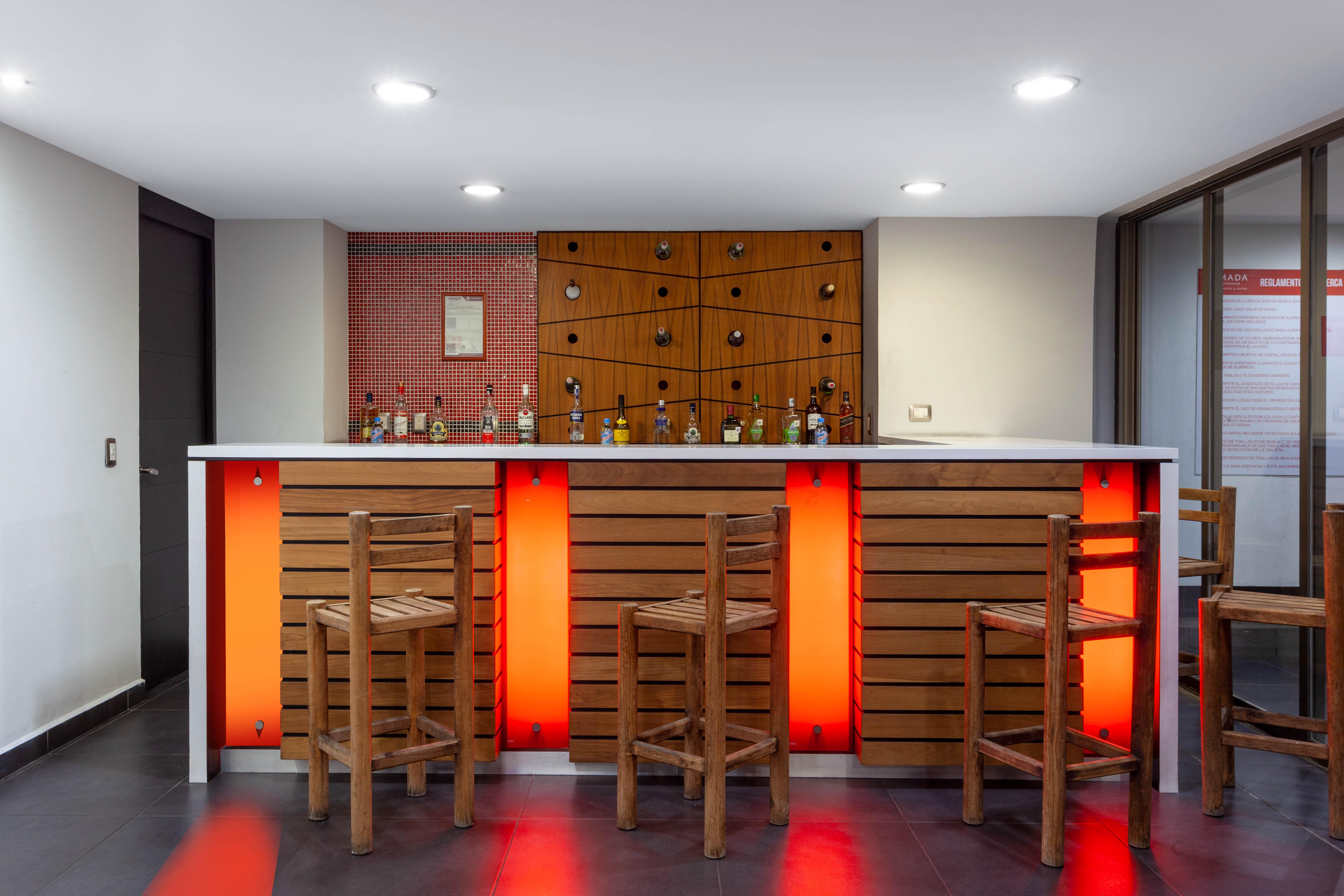 Ramada By Wyndham Acapulco Hotel & Suites Exterior photo