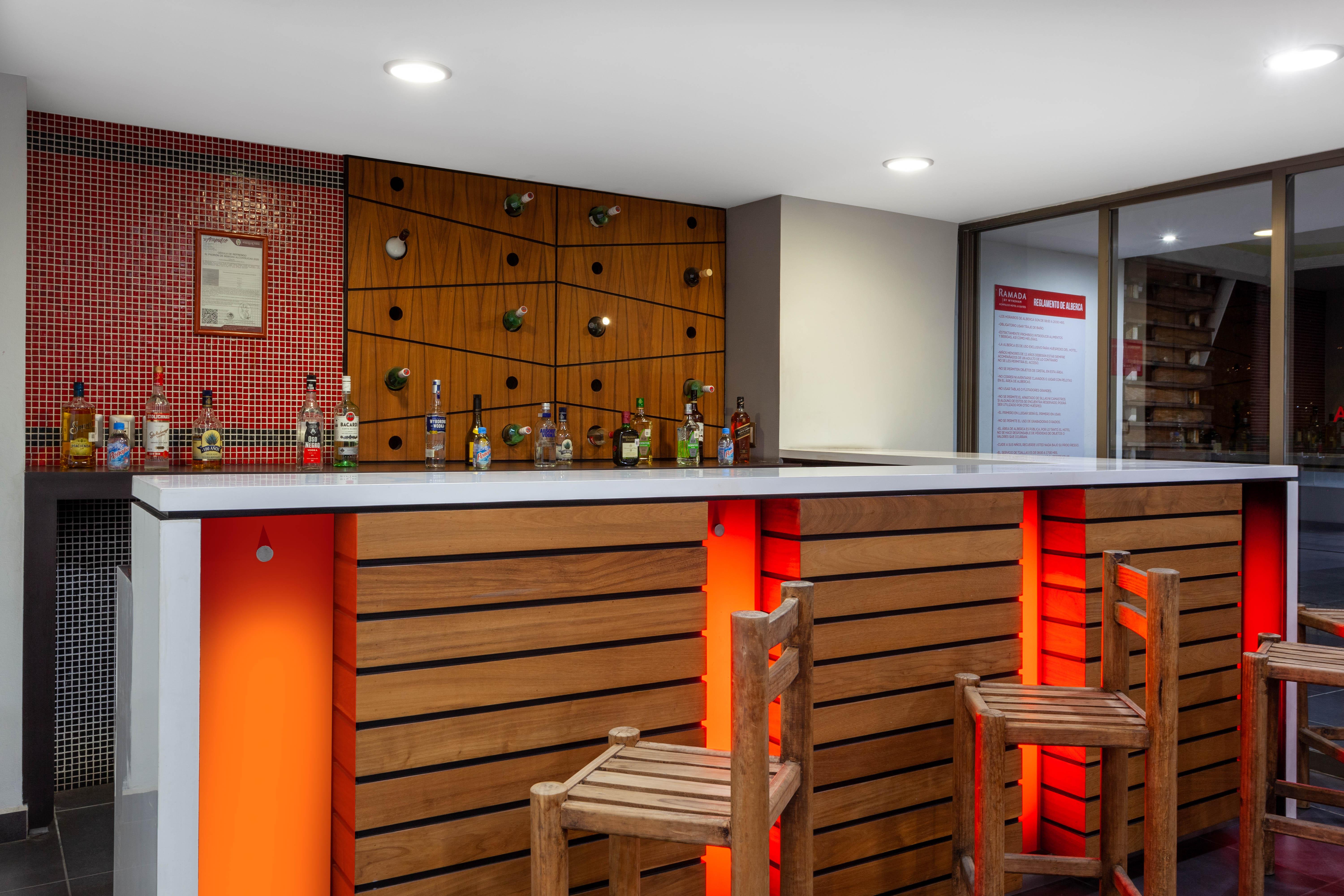 Ramada By Wyndham Acapulco Hotel & Suites Exterior photo