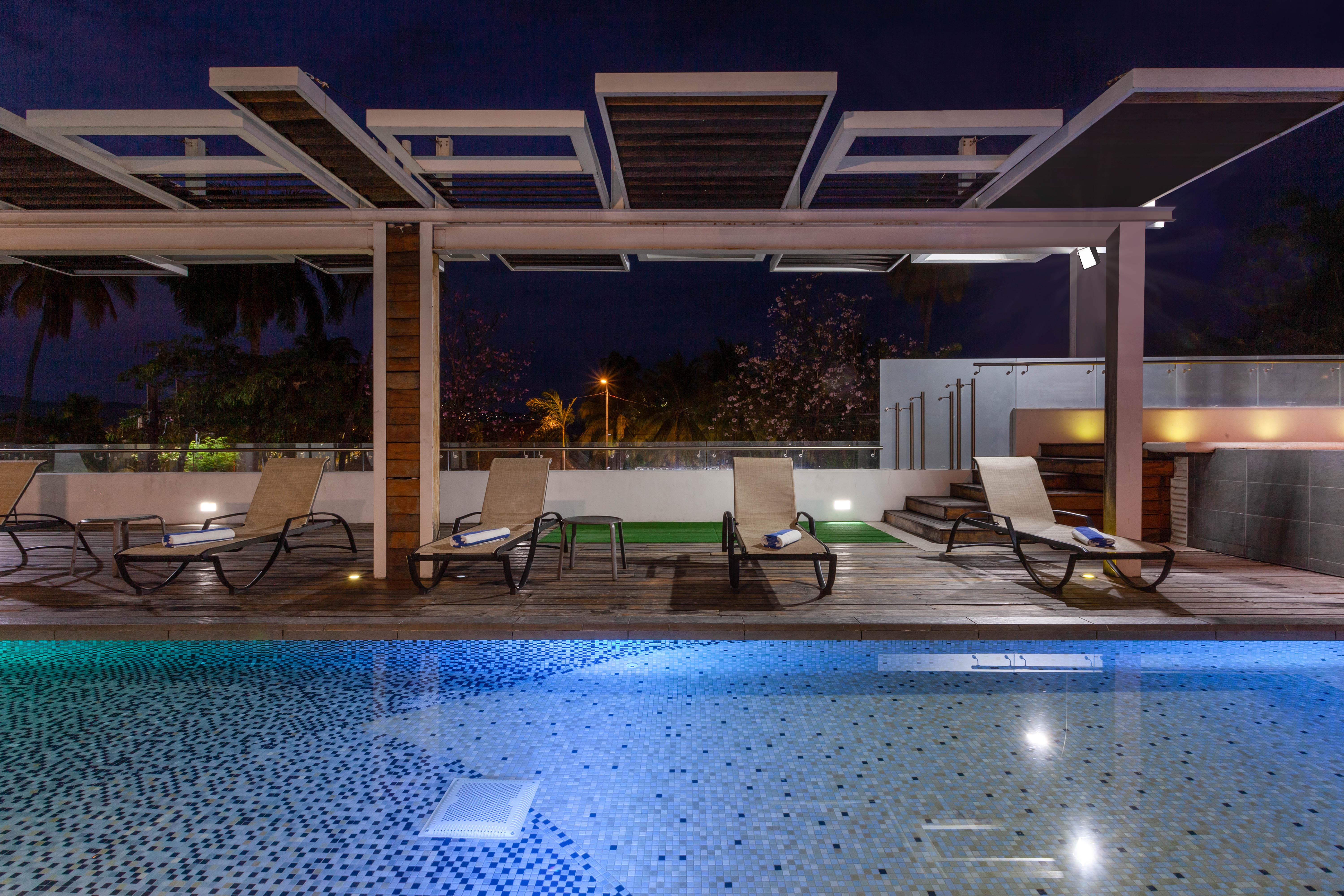 Ramada By Wyndham Acapulco Hotel & Suites Exterior photo