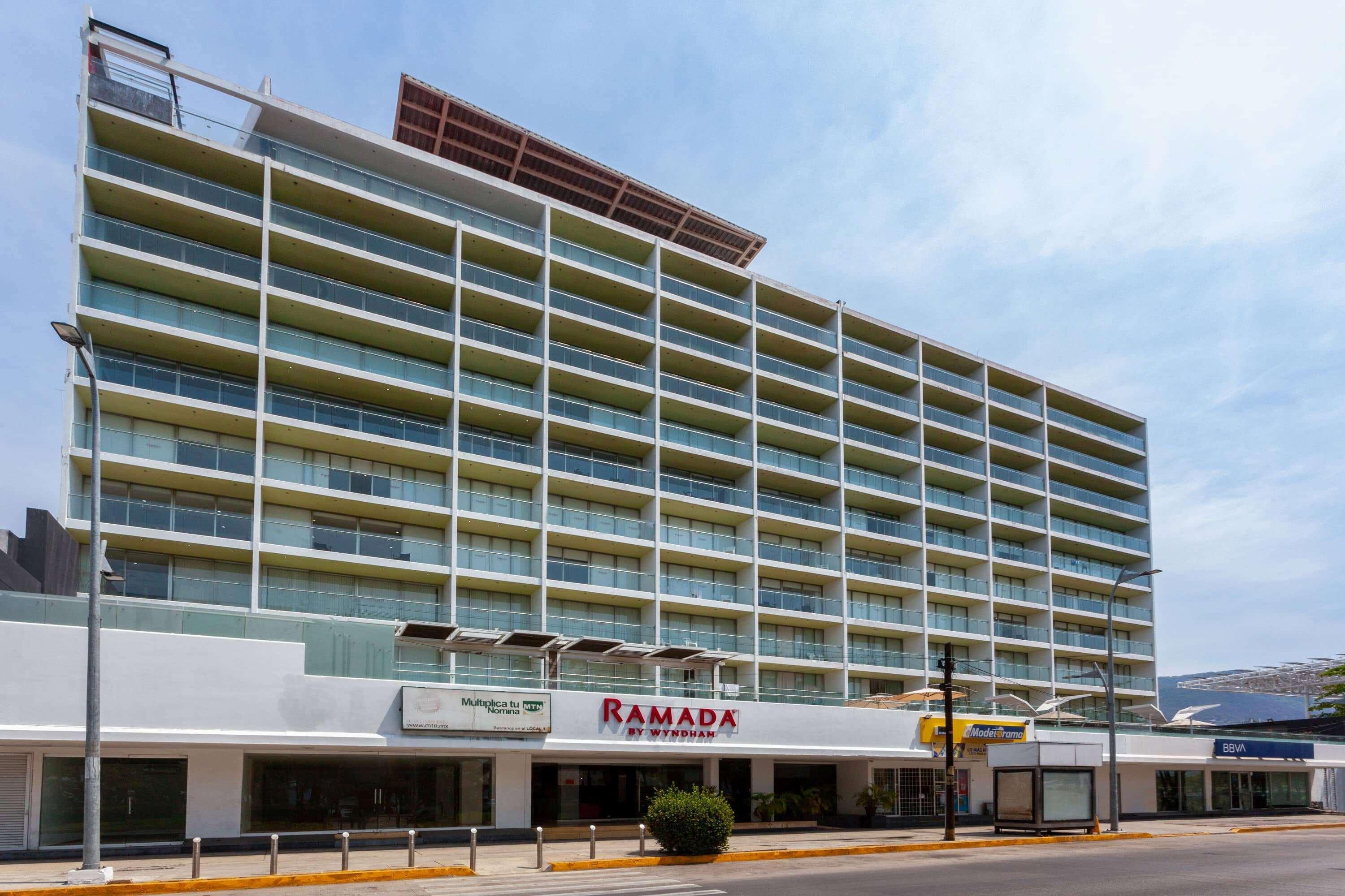 Ramada By Wyndham Acapulco Hotel & Suites Exterior photo