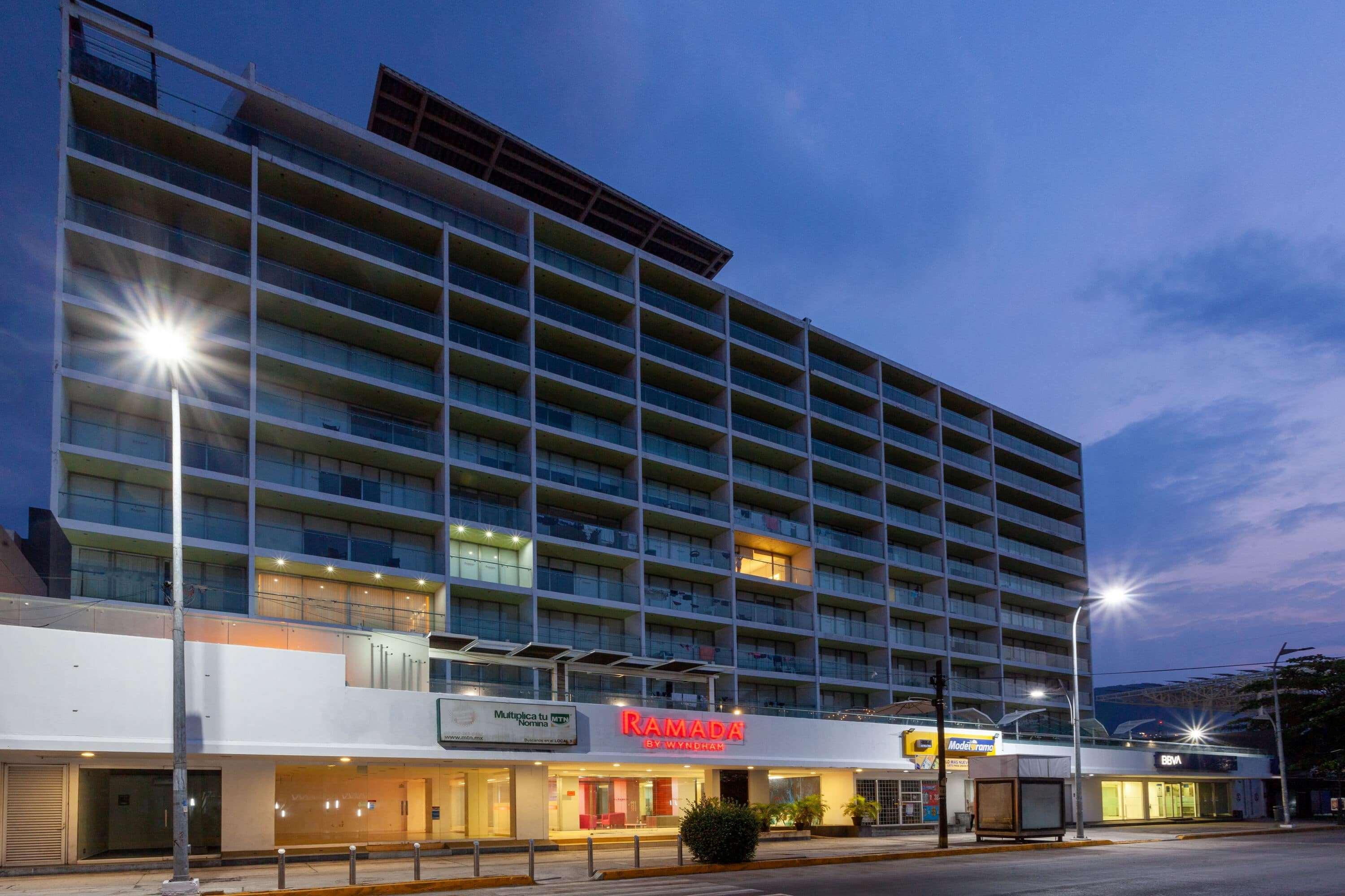 Ramada By Wyndham Acapulco Hotel & Suites Exterior photo