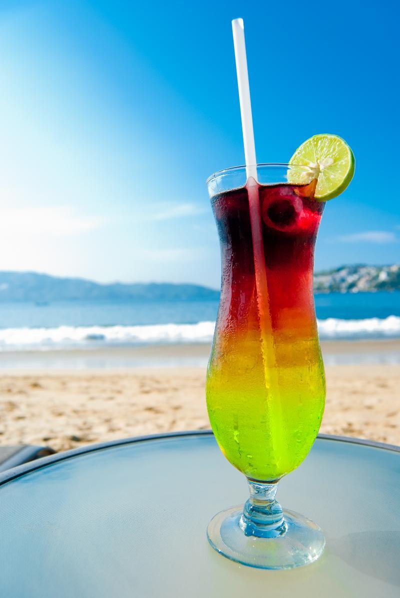 Ramada By Wyndham Acapulco Hotel & Suites Exterior photo