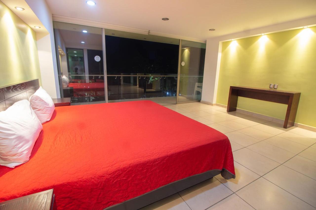 Ramada By Wyndham Acapulco Hotel & Suites Exterior photo