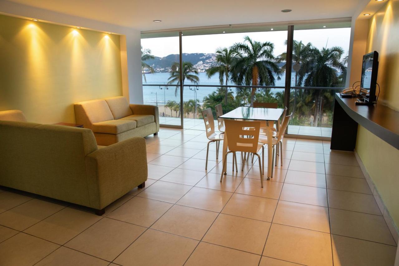 Ramada By Wyndham Acapulco Hotel & Suites Exterior photo