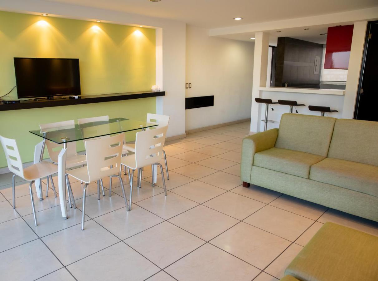 Ramada By Wyndham Acapulco Hotel & Suites Exterior photo