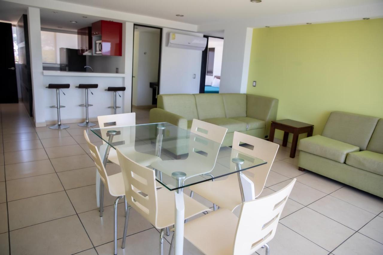 Ramada By Wyndham Acapulco Hotel & Suites Exterior photo