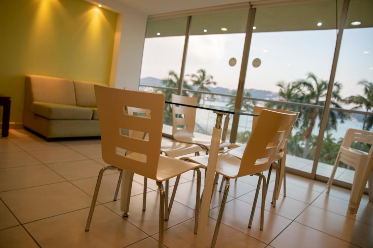 Ramada By Wyndham Acapulco Hotel & Suites Exterior photo